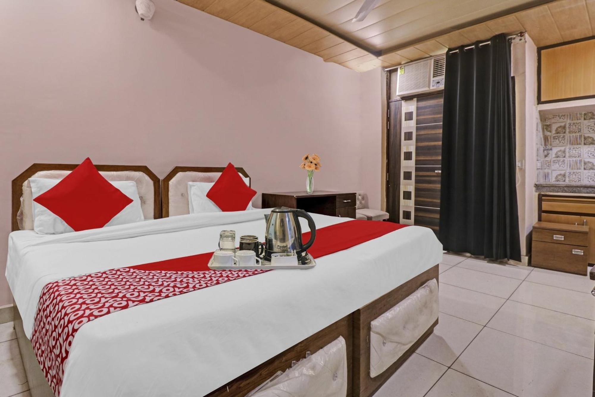 Oyo 90274 Knight Hotel New Delhi