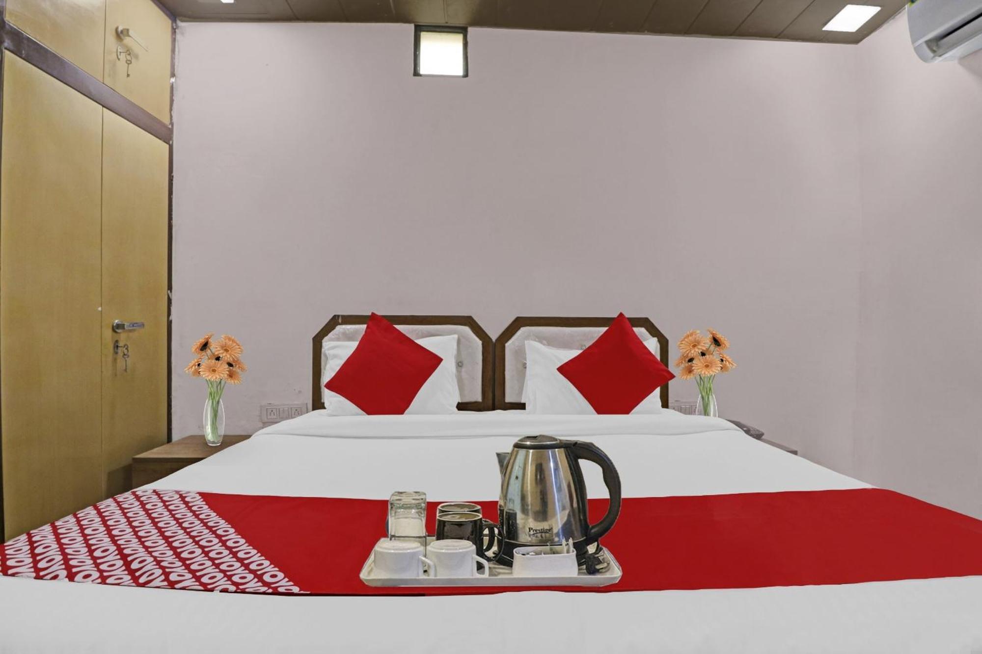 Oyo 90274 Knight Hotel