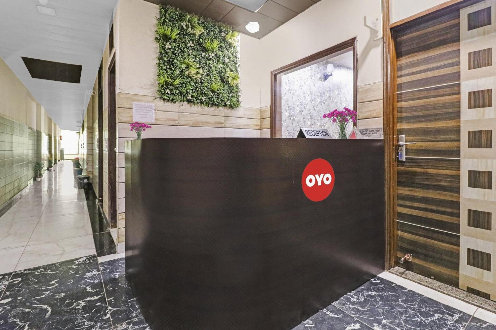 Oyo 90274 Knight 3* New Delhi