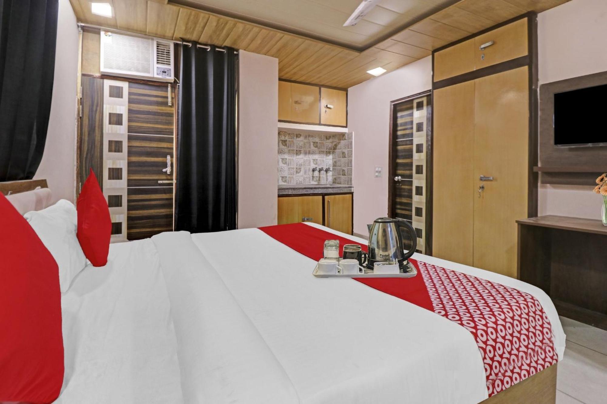 Hotel Oyo 90274 Knight New Delhi