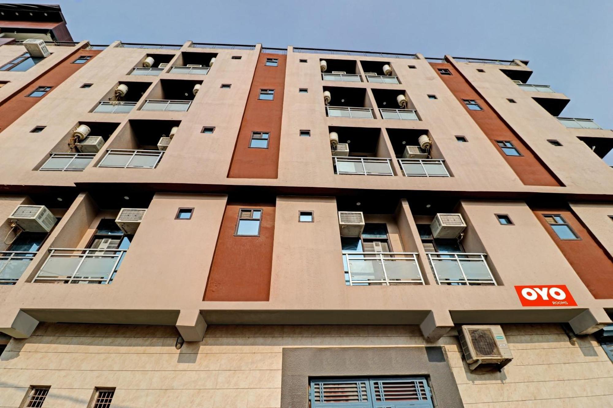 Oyo 90274 Knight New Delhi