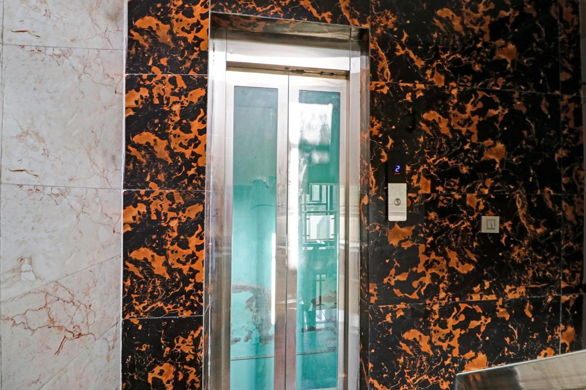 Oyo 90274 Knight 3* New Delhi