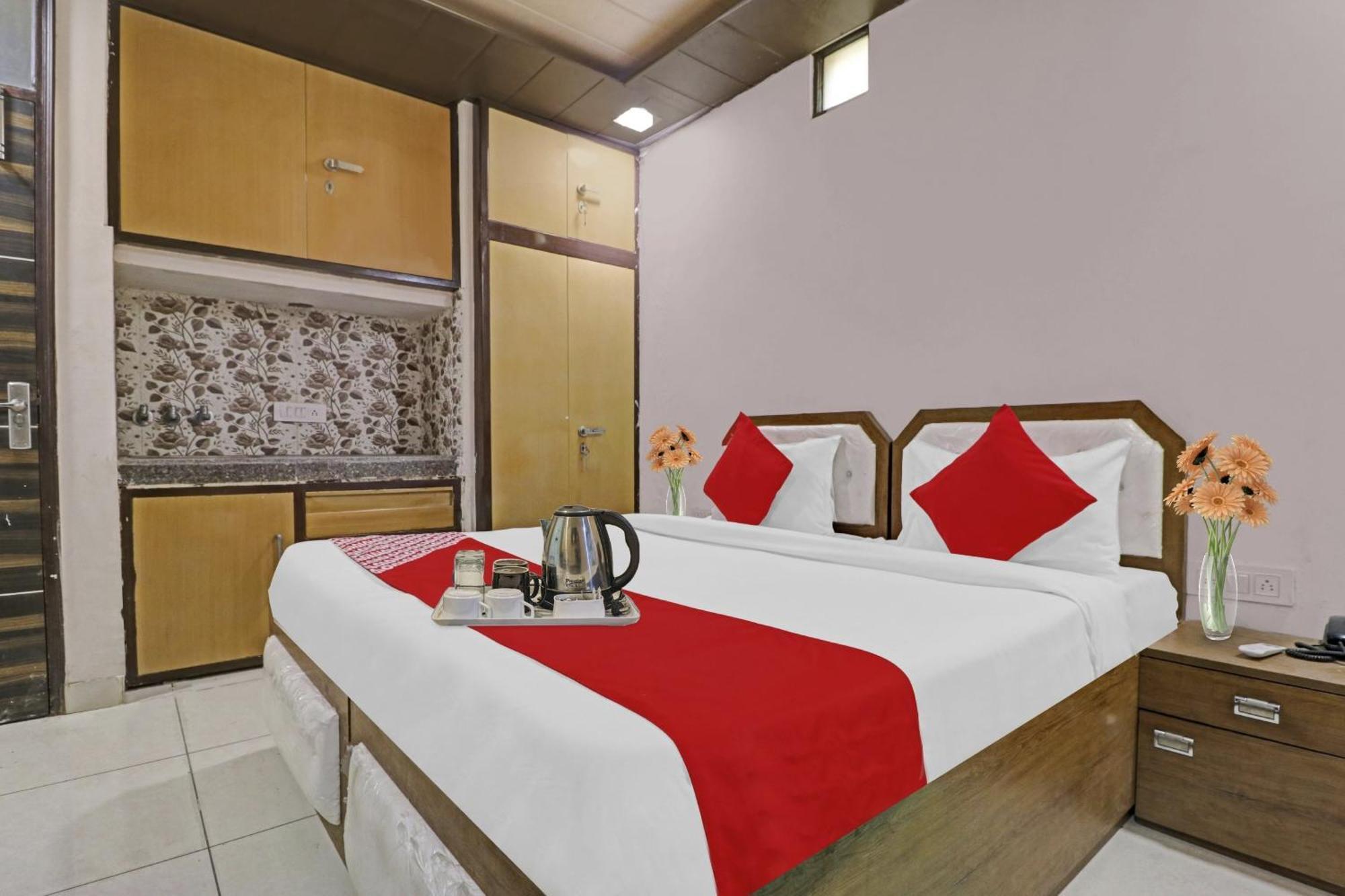 Oyo 90274 Knight Hotel 3*