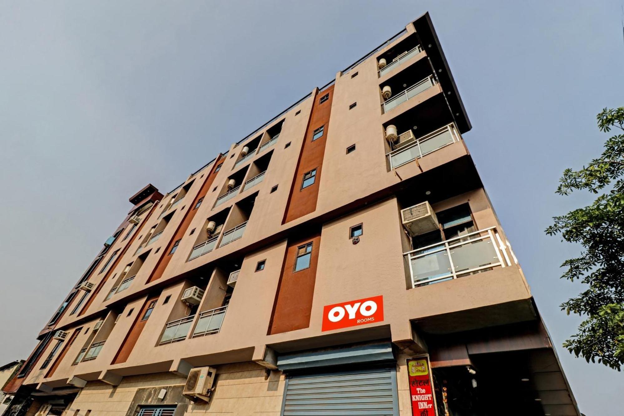 Oyo 90274 Knight New Delhi